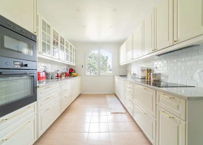 فيلة Portuguese Luxury